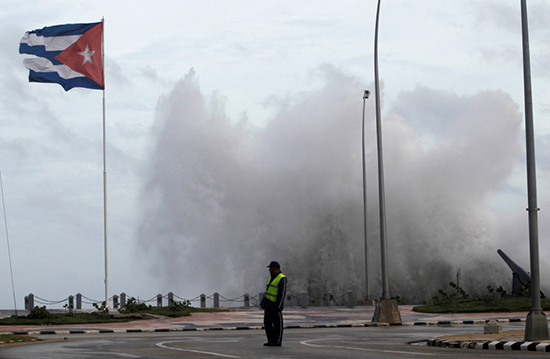 Siêu bão Irma cày nát phía Bắc Cuba, nhăm nhe tấn công Mỹ