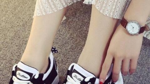 Phối đồ với giày thể thao cho nữ