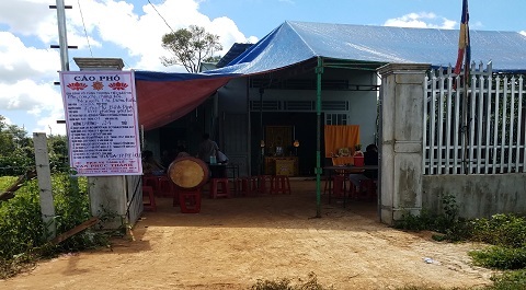 Chồng đâm vợ 36 nhát dao rồi bỏ trốn