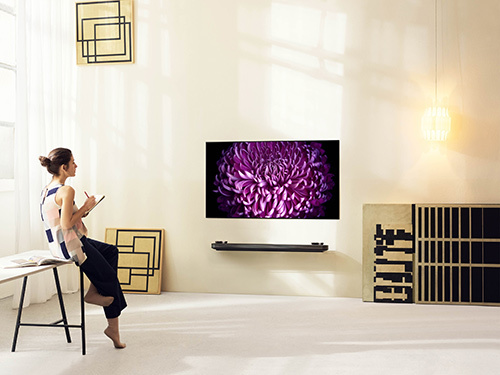 Mua căn hộ Vinhomes Golden River, nhận tivi dán tường siêu mỏng