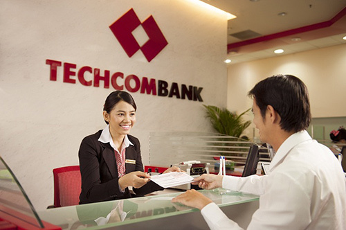 Standard & Poor’s nâng hạng triển vọng tín nhiệm Techcombank