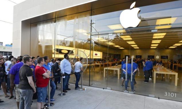 Kết quả hình ảnh cho Người Úc xếp hàng trước Apple Store dù iPhone X 22/9 mới lên kệ