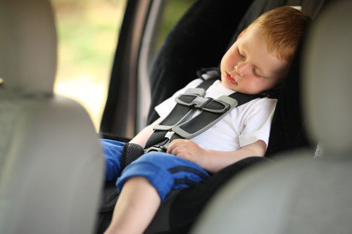 Nếu trẻ 1 tuổi không thích uống thuốc say xe, có cách nào khác để giảm triệu chứng say xe?