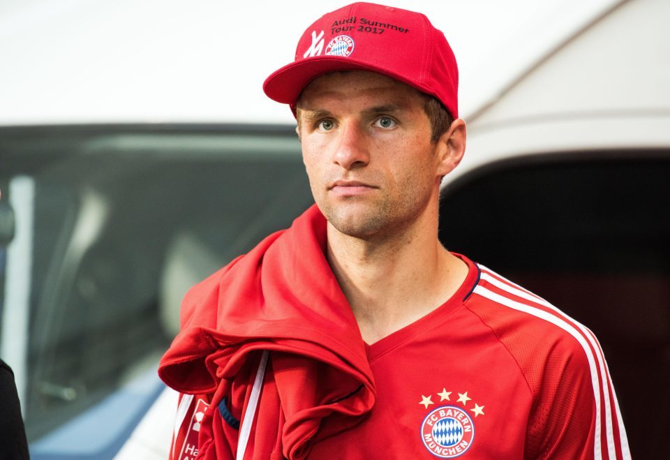 Thomas Muller vẫy gọi MU, Bale 