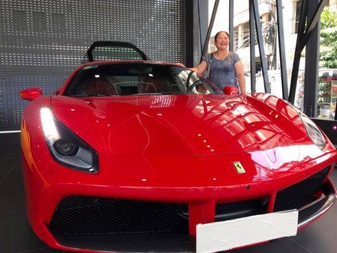 Nam ca sỹ Tuấn Hưng mạnh tay tậu Ferrari 488 GTB hơn 15 tỷ đồng
