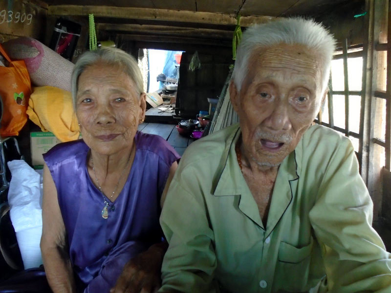 Tình yêu 'bách niên giai lão' của cụ ông 100 tuổi hiếm có giữa đời thường