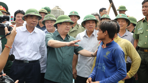 Phó Thủ tướng chỉ đạo ứng phó bão số 10 ở Quảng Bình