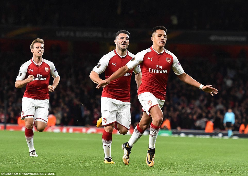 Sanchez lập siêu phẩm, Arsenal ngược dòng ngoạn mục