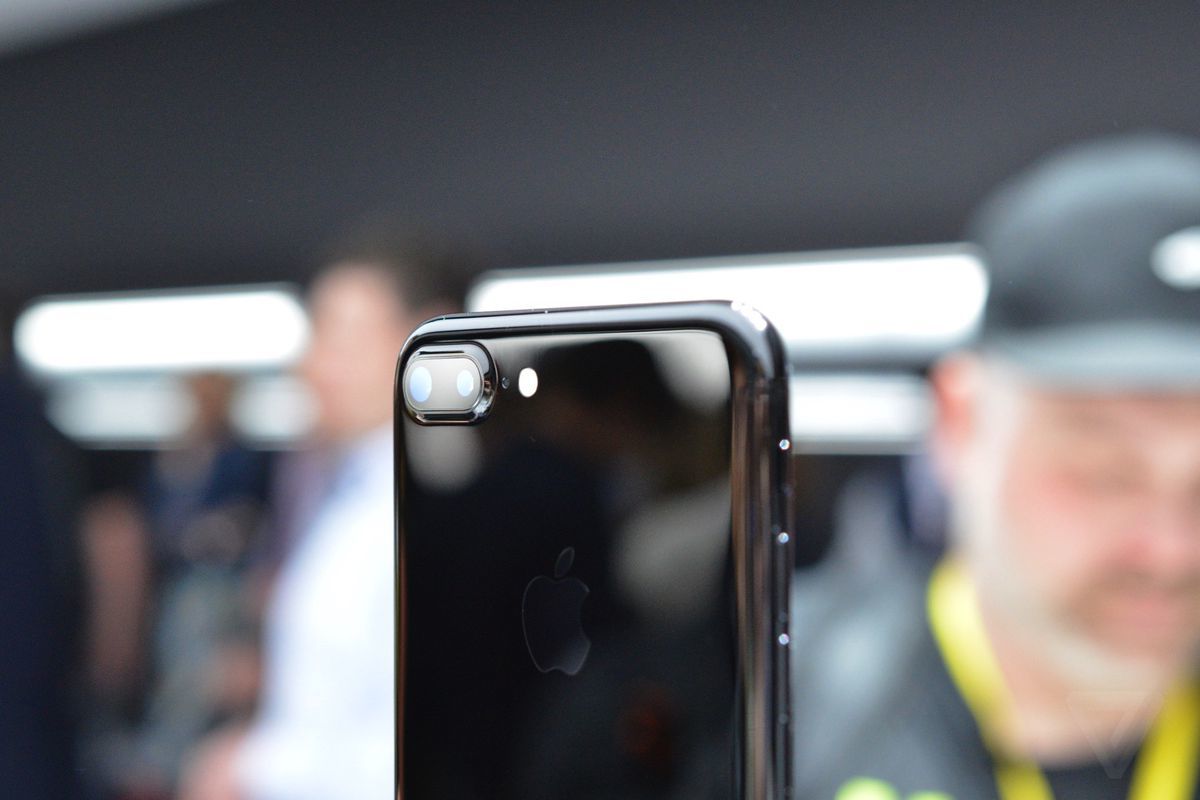 iPhone 7/7 Plus màu Jet Black đã có bản 32GB
