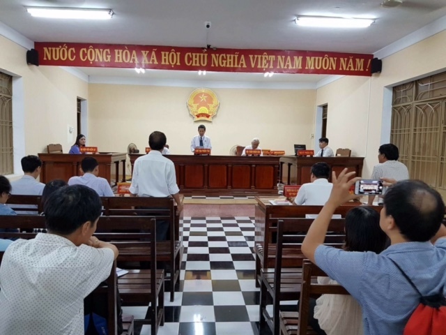 Chi cục trưởng hải quan bị doanh nghiệp kiện ra tòa
