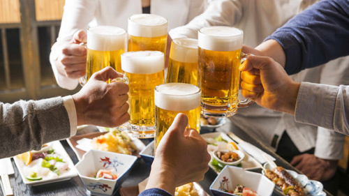 Uống rượu bia, người Nhật bảo vệ đại tràng cách nào?