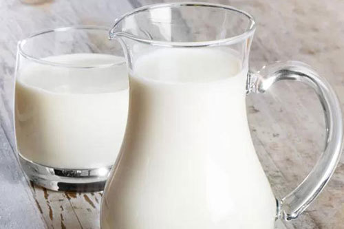 Mẹo tận dụng sữa hết hạn làm những điều không ngờ