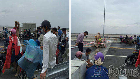 Cấm cầu vượt biển dài nhất vì bão: Đội mưa 5h chờ về nhà