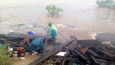 Lũ miền Trung lên nhanh, mưa to khắp nước