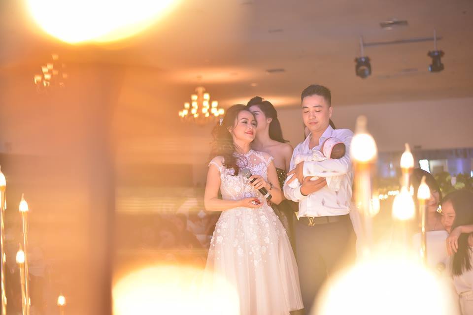 Tiệc đầy tháng con gái hoành tráng của diễn viên 4 đời chồng Hoàng Yến