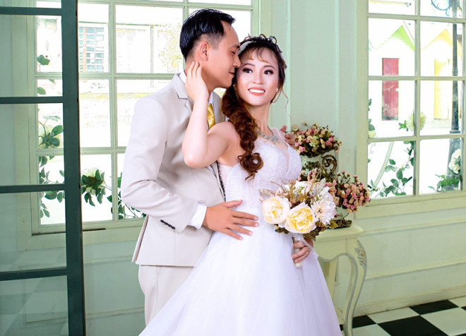 Đám cưới ngọt ngào diễn ra sau khi 'con trai 7 tuổi đưa mẹ đi tìm chồng mới'