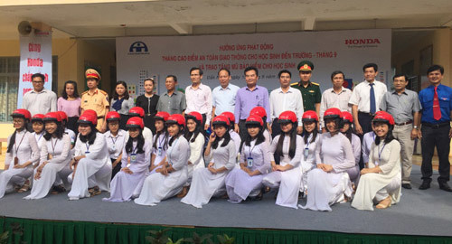 1.300 mũ bảo hiểm HVN dành cho HS Đăk Nông