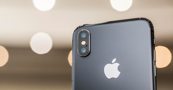 Apple không thể đáp ứng nổi lượng đặt mua iPhone X