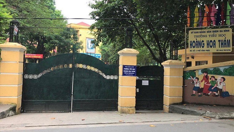 Có giòi trong khay đựng thức ăn trưa của học sinh tiểu học