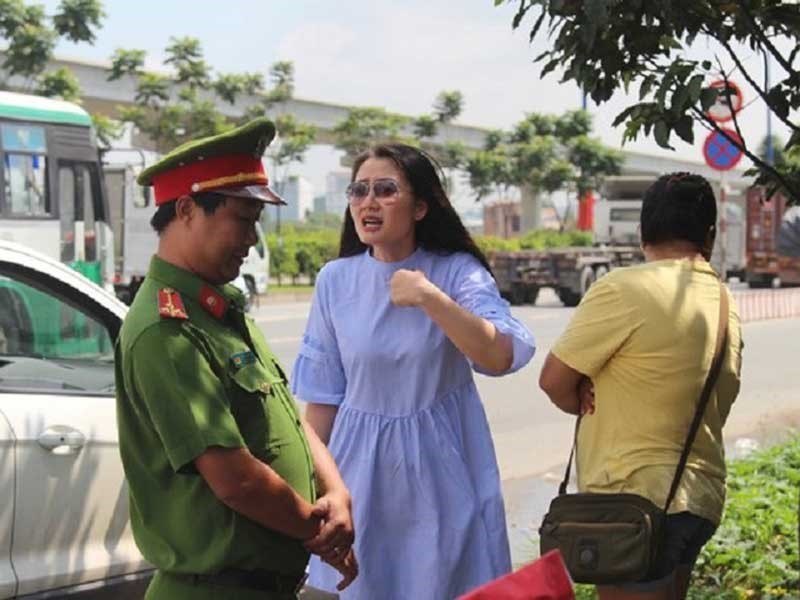 Làm gì khi vi phạm giao thông mà quên mang bằng lái?