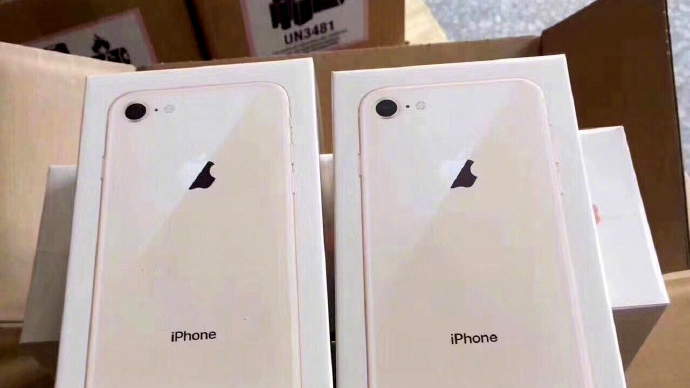 Lộ diện loạt iPhone 8 nguyên hộp trước ngày lên kệ