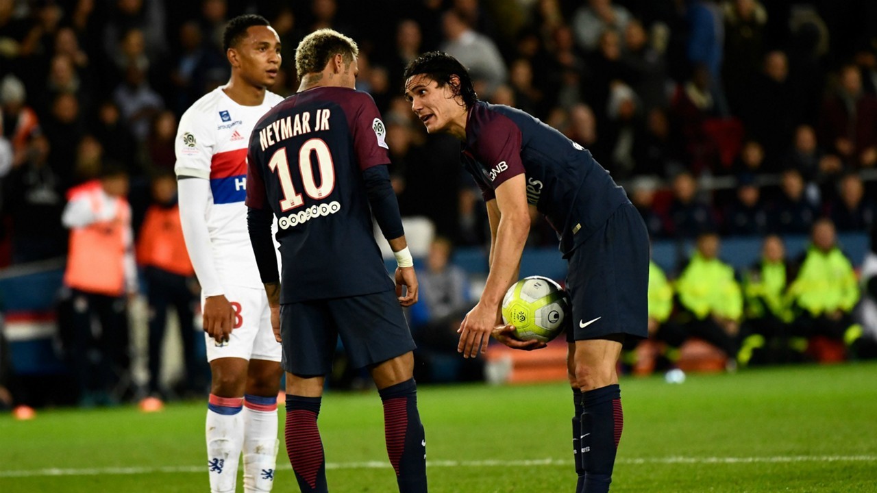 Neymar và Cavani đánh nhau, Hazard đá đểu Mourinho