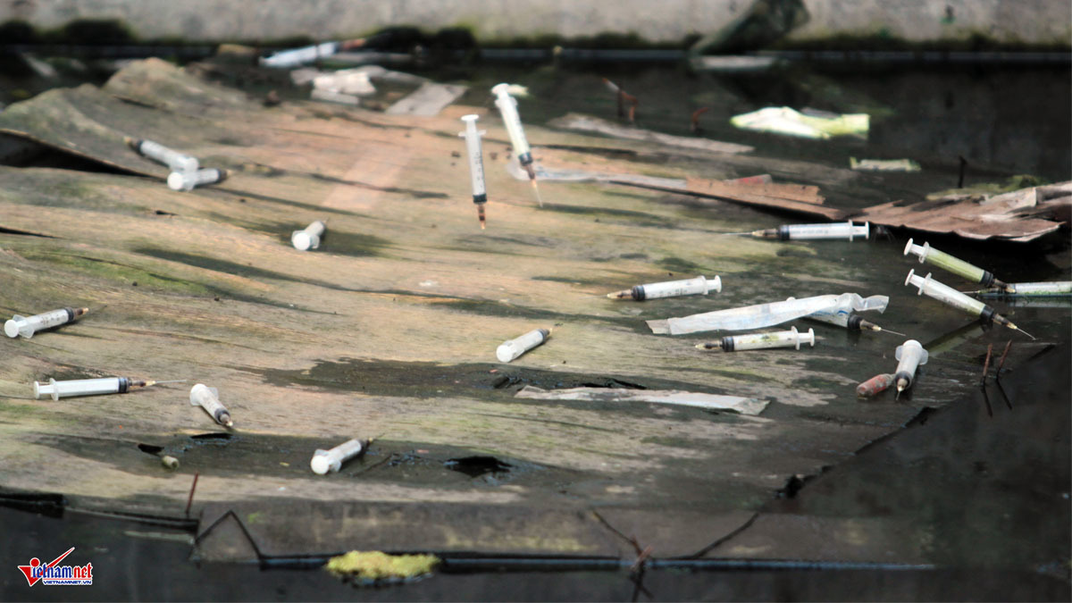 Cảnh khủng khiếp dưới gầm công trường đường sắt Cát Linh-Hà Đông