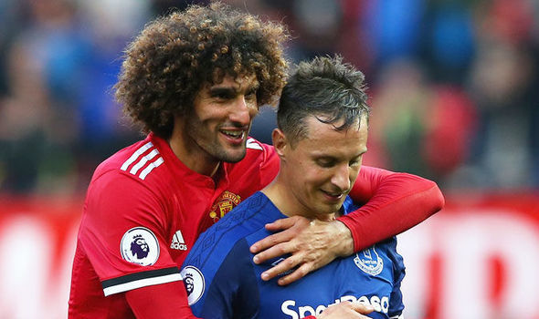 MU nguy cơ mất trắng Fellaini, Arsenal nhận tin dữ