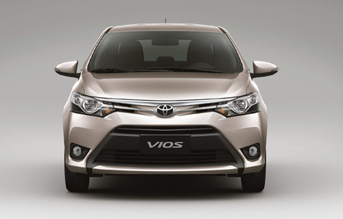 Mua xe Toyota được tặng lệ phí trước bạ