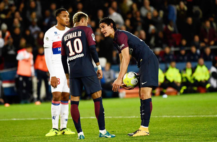 Neymar yêu cầu ông chủ PSG đuổi ngay Cavani