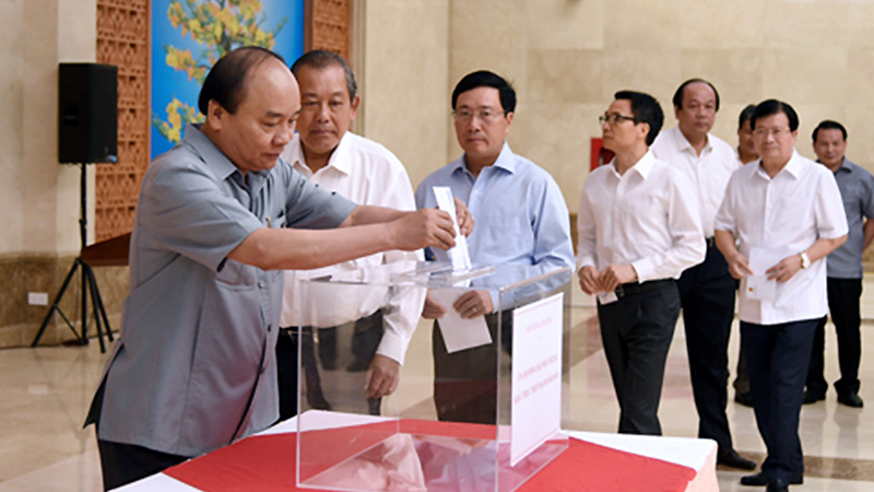 Thủ tướng quyên góp ủng hộ đồng bào miền Trung
