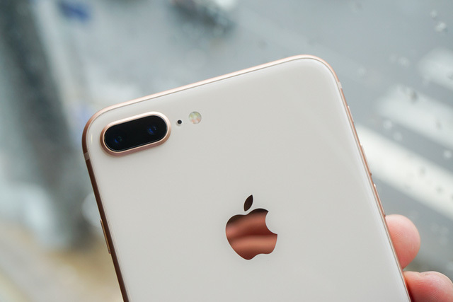 iPhone 8/8 Plus đầu tiên về VN giá khởi điểm 20 triệu đồng