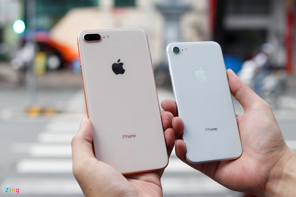 Bạn muốn biết giá bán của iPhone 8 và iPhone 8 Plus tại Việt Nam? Click vào hình ảnh để xem thông tin chi tiết về giá cả, các chương trình khuyến mãi hấp dẫn và lời khuyên để chọn cho mình sản phẩm phù hợp.