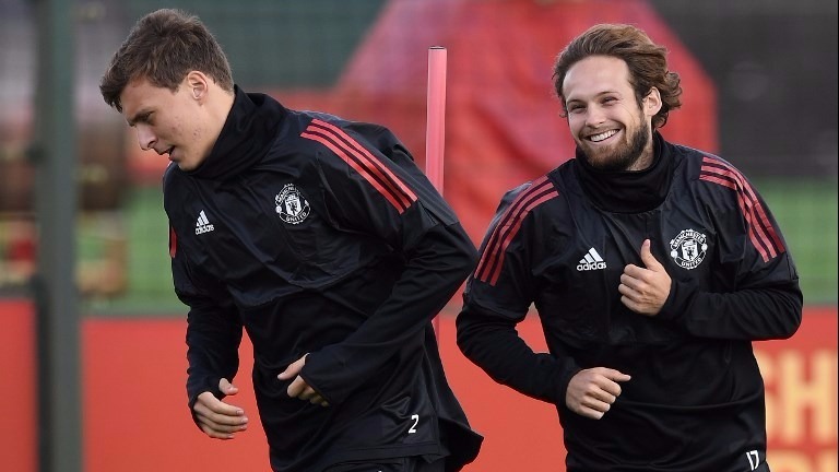 Trực tiếp MU vs Burton: Rashford và Martial đá chính, Lukaku dự bị