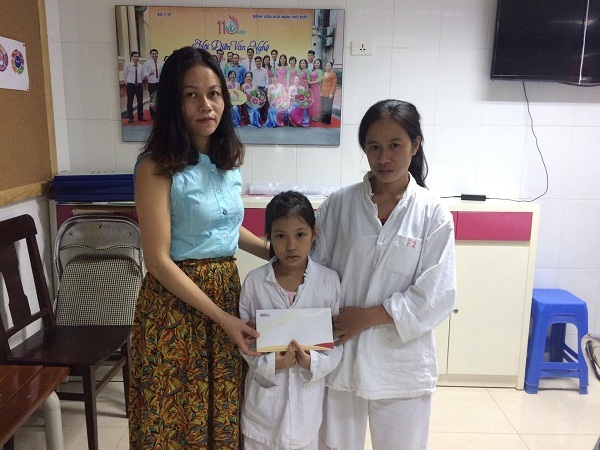 Hơn 30 triệu đồng bạn đọc giúp bé Phạm Hà Vi bị bệnh viêm tụy mãn tính