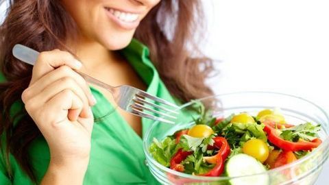 Ăn những thực phẩm này để giảm cân vùng mặt nhé