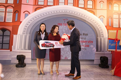 Quà tặng hàng tỷ đồng đã đến tay khách hàng Prudential
