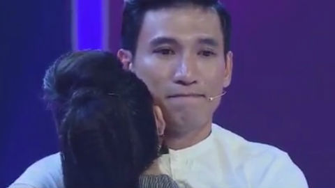 Cô gái 23 tuổi 'tấn công' anh chàng hơn 12 tuổi ngay lần đầu gặp gỡ