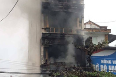 Hà Nội cháy nhà 5 tầng lúc nửa đêm, 2 chị em tử vong