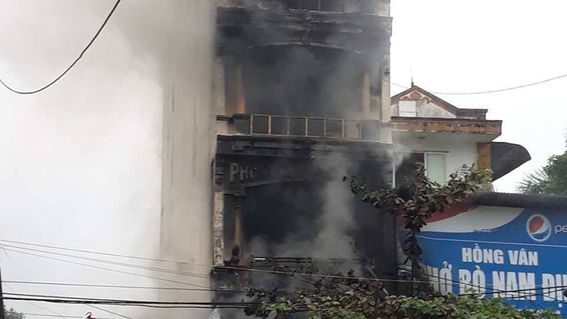 Hà Nội cháy nhà 5 tầng lúc nửa đêm, 2 chị em tử vong