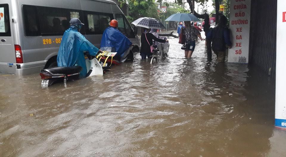 Chiều nay Hà Nội mưa lớn giờ tan tầm, nguy cơ ngập nhiều phố