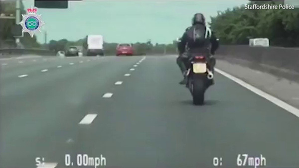 Lĩnh án tù vì vừa chạy xe 188 km/h vừa chụp ảnh “tự sướng”