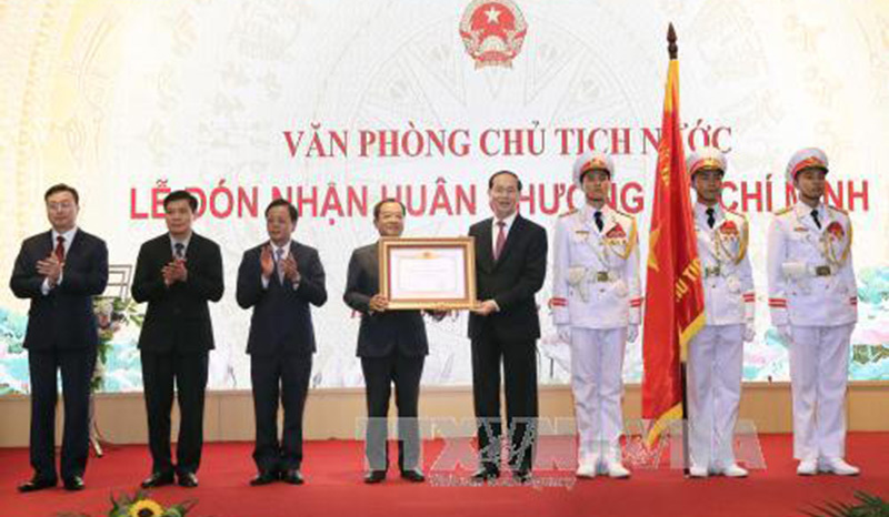 Văn phòng Chủ tịch nước đón nhận phần thưởng cao quý