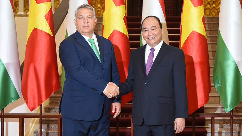 Thủ tướng Nguyễn Xuân Phúc hội đàm với Thủ tướng Hungary