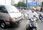 Dân phản ứng xe chở ông Đoàn Ngọc Hải đậu trên đường gây kẹt xe