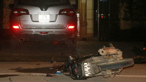 Va chạm xe ô tô Bí thư huyện, 2 thanh niên nhập viện