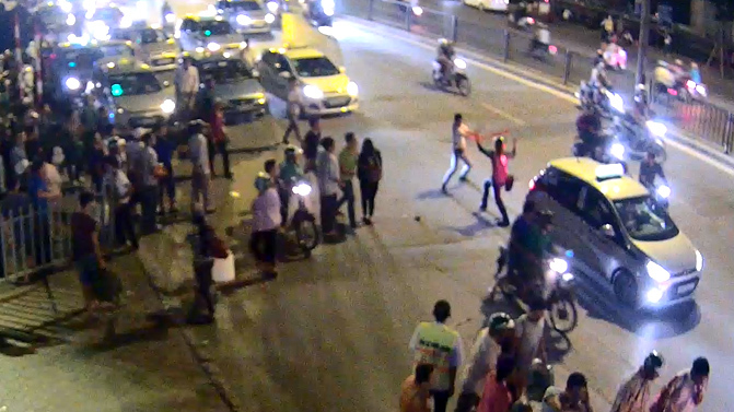 Taxi, GrabBike Hà thành chém nhau như phim hành động