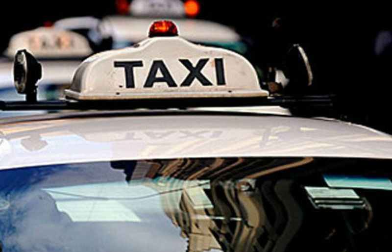 Nhân viên lãnh sự quán Mỹ trình báo bị khống chế, cướp trên taxi