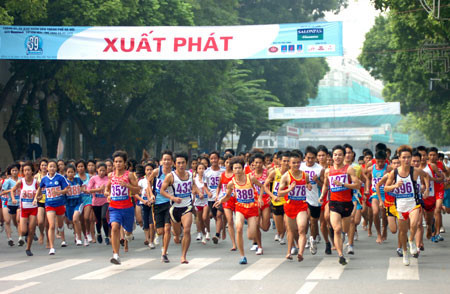 Hơn 1.000 người chạy 