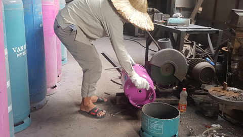 Bên trong gần 30.000 vỏ bình gas bị chiếm